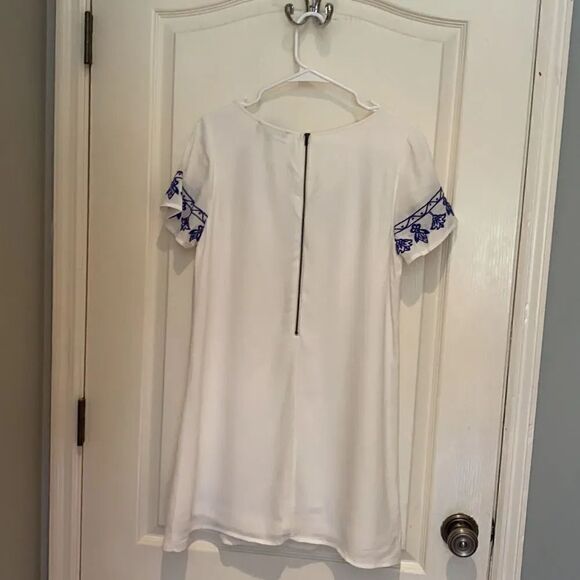 Lulus Adorable embroidered dress S - Picture 3 of 3